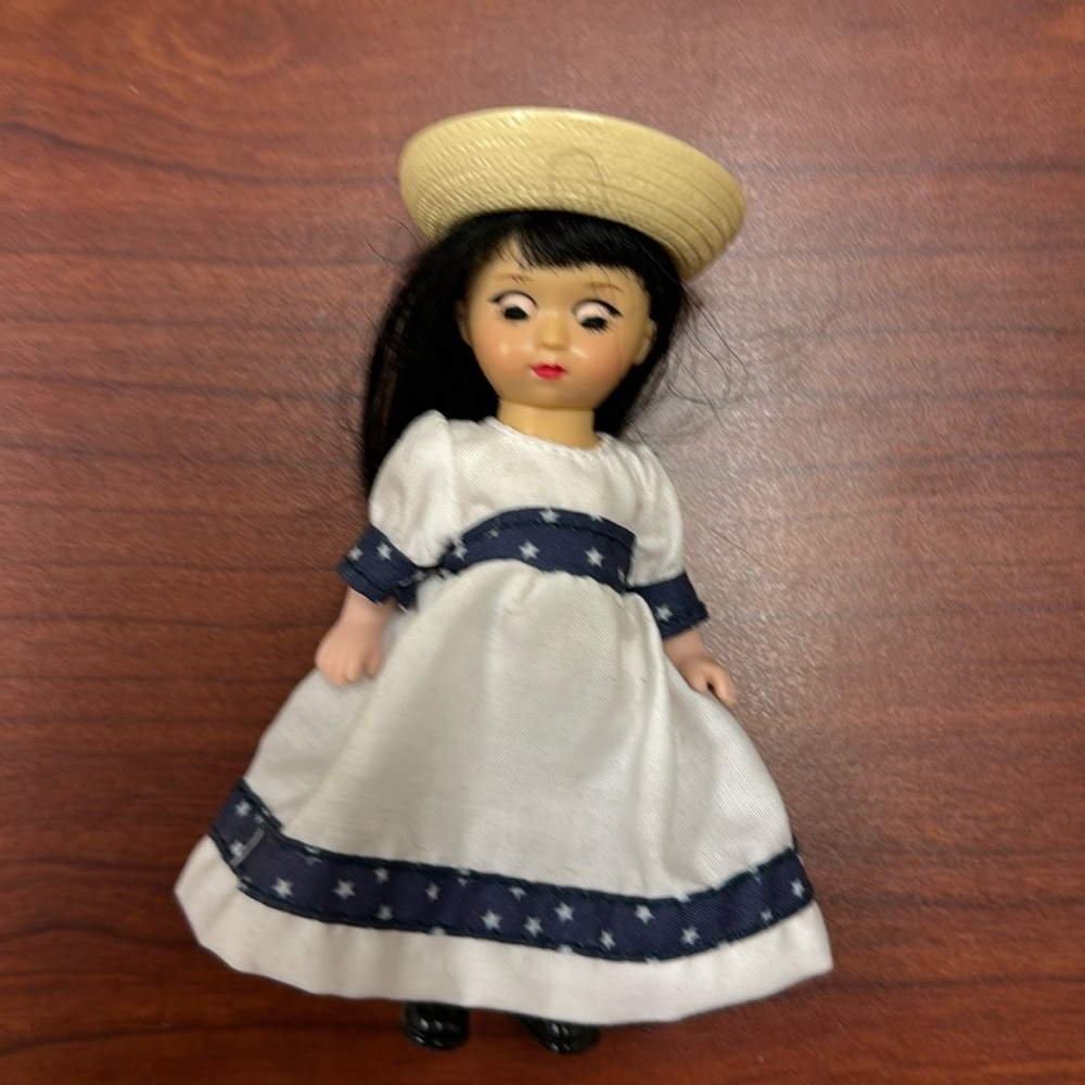 2005 Madame Alexander McDonald’s premium Mini Doll “Setting Sail” Collectible
